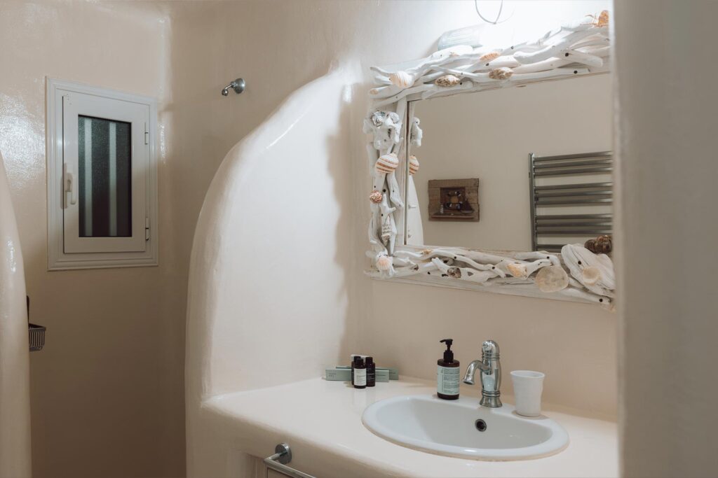 you-rmykonos-bathroom-3