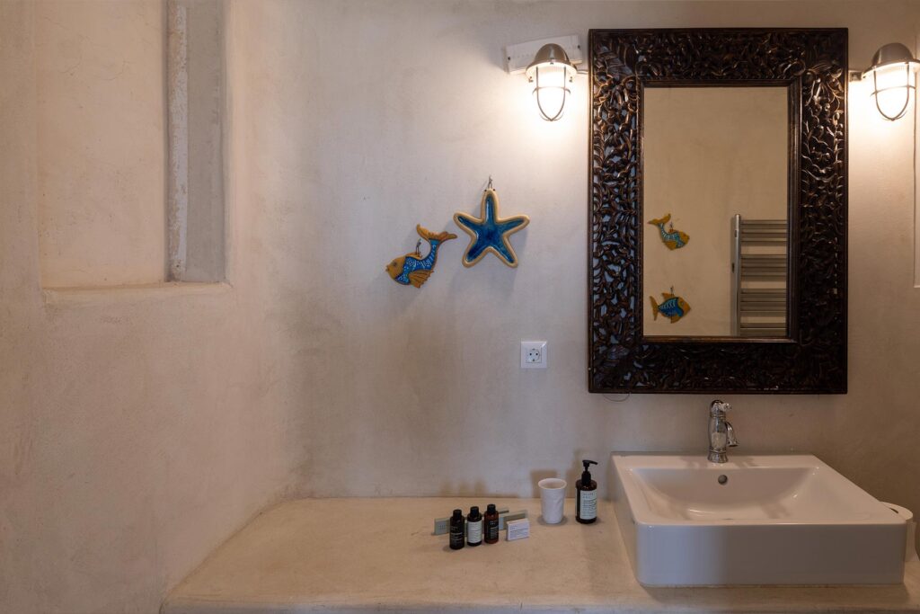 you-rmykonos-bathroom-4