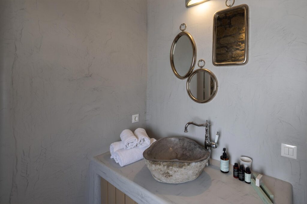 you-rmykonos-bathroom-5